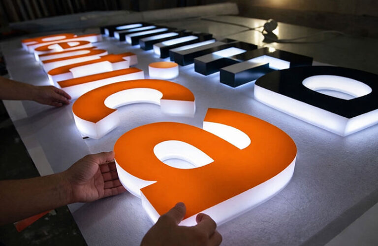 Fabricación e instalación de letras corpóreas con y sin iluminación